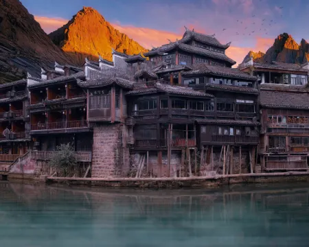 Yu Jiangyue · Natural Aesthetics Designer's View of Tuojiang River Scenery - Holiday Villa Hotels in Fenghuang County