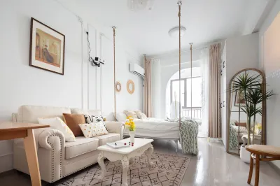 WanTing Homestay (Greenland Xindu Branch)