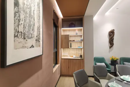 Eight or nine residential rooms in East Lake Отели рядом с достопримечательностью «Huazhong University of Science and Technology(East Campus)»