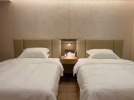 Berlin Light House Hotel (Zhengyang Park Zhengtai Building) Отели в г. Чженян