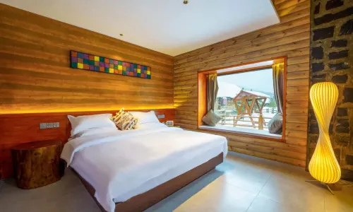 Shenshanli Yichuan VILLA Holiday Homestay (Kanas Old Village)