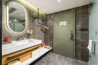 Ibis Hotel (Jinlong Subway Station, Shunde, Foshan) Hotels near Beijiao Park