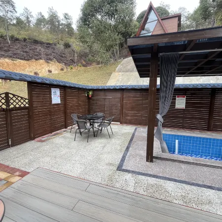 Jiuhe Yunshan Quanju Hot Spring Wooden House B&B
