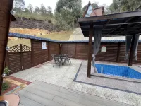 Jiuhe Yunshan Quanju Hot Spring Wooden House B&B