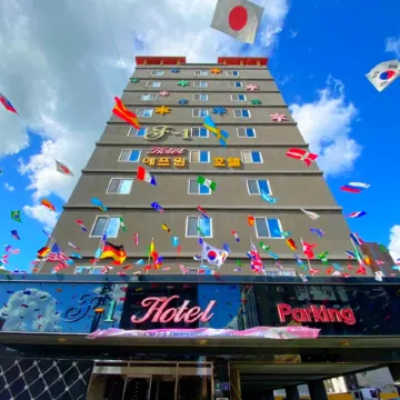 F1 Hotel