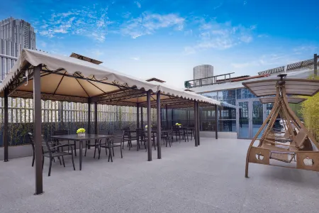 Y · SJHOTEL · Four Seasons Hotel (Longyuan Subway Station Store) Отели рядом с достопримечательностью «Caiyun Gymnasium»