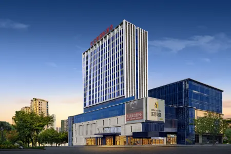 Wuling International Hotel (Enshi Cultural Plaza Airport Branch) Отели рядом с достопримечательностью «Hubei Enshi College»