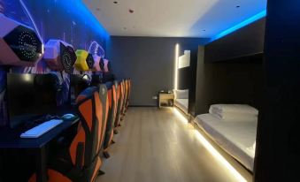 Lanyue Shifeng Hotel (Huangjiahu University Town Chinese Medicine University Subway Station Branch)
