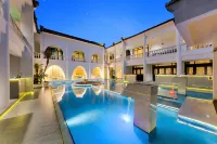 Lushin Hotels&Resorte - Pools