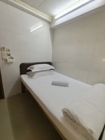 HOLLYWOOD GUESTHOUSE