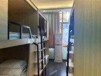 Yining Backpacker Youth Hostel - balkon