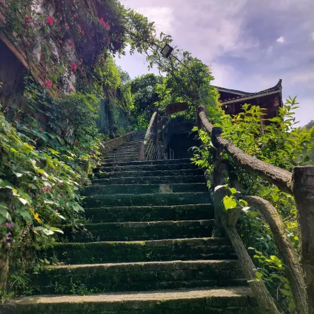 Dongzhai Liange Inn