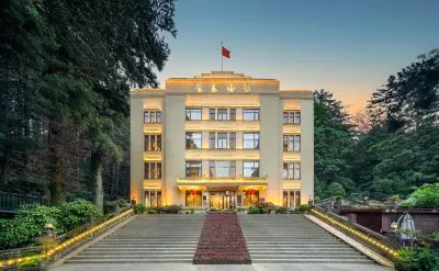 Lushan Building Hotels near Lulin Lake