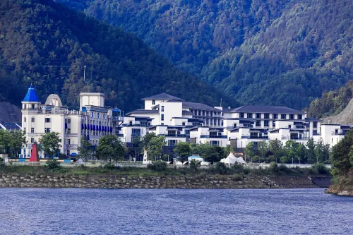 Qiandaohu Lanwan Resort Hotels in Chun'an