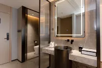 雲慕Hotel·觀270°高空城市美景飯店（瀘州步步高新天地店） - 4 星級