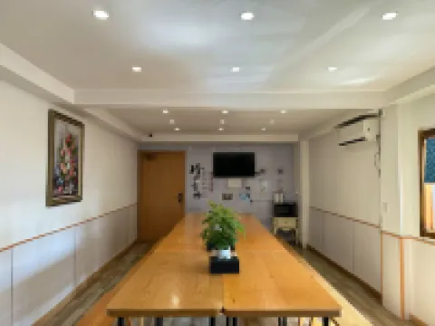 Home Inn Hotel (Fuyang Yingzhou Middle Road Erlijing Night Market)