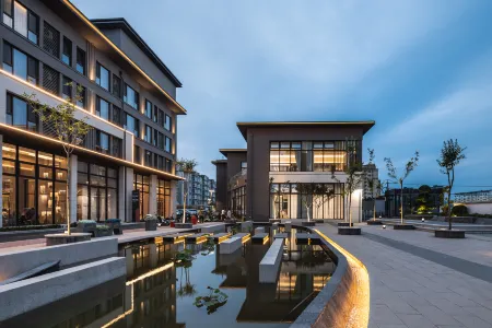 Cliffhub Hotel Отели в г. Цзыбо