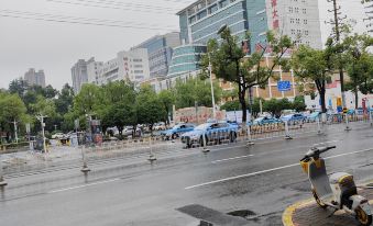 Yiyang Impression Movie Hotel (Yiyang Central Hospital Normal College)