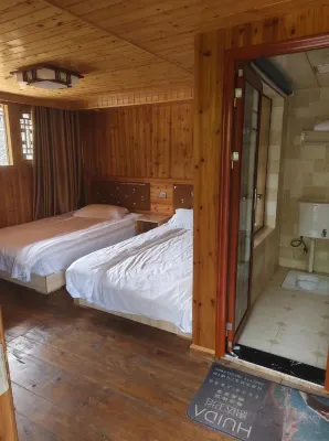 Longshan Fengyuqiao Farmhouse Hotels near Rebala Scenic Area