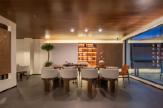 Shangri La Meets·Never Late, Silvery Moonlight | Slow City Oxygen Supply Designer Homestay