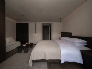 Seven Letters · Zhanyue Hotel