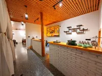 Danba Blue Bird Homestay - bar