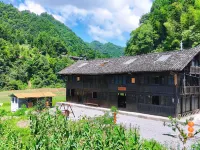 Tujia Diaojiaolou Ancient Village Homestay (Lichuan) 리촨 호텔