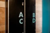 Bunk Surfers Paradise International Backpacker Hostel - Balcony