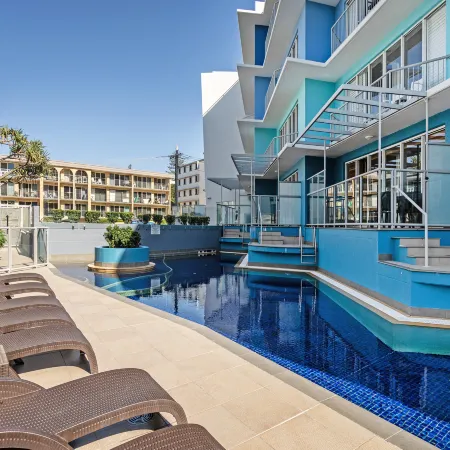 Rolling Surf Resort Sunshine Coast