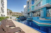 Rolling Surf Resort Sunshine Coast - Beach