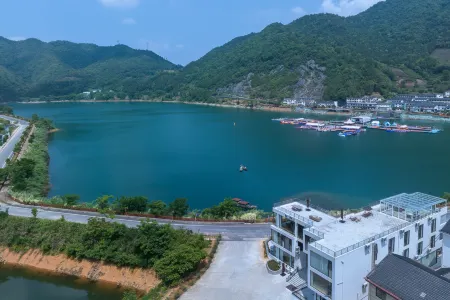 Renli Baijiajia Homestay Отели в г. Чуньань