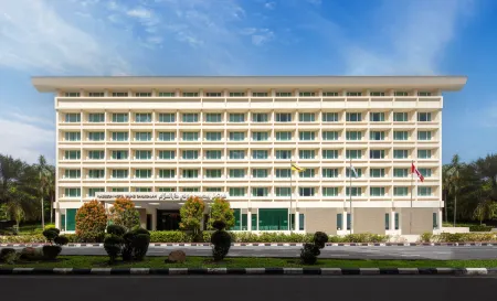 Radisson Hotel Brunei Darussalam Отели рядом с достопримечательностью «Yayasan Sultan Haji Hassanal Bolkiah Complex»