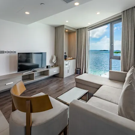 Maagiri Hotel Отели рядом с достопримечательностью «Grand Friday Mosque»