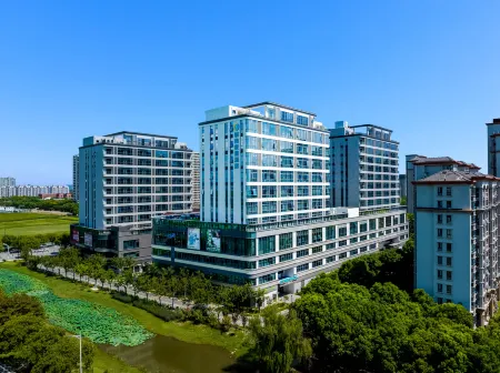 City Comfort Inn Hotel (Kunshan Zhangpu Huiyue Square) Отели рядом с достопримечательностью «Qiandeng Ancient Town»