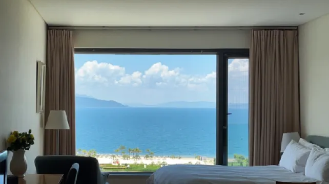 Chengjiang Fuxian Lake Lanhai Resort Hotel