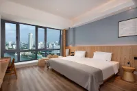 28 Degree Quan Hotel (Zhangzhou High-speed Railway Station Southwest Medical University Branch) Hotels near Moore International