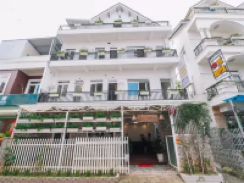 Cherry House Dalat Hotels near Dalat City Flower Garden