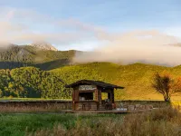 Shangri-La Qingyu·Jianshan Guipu Manor (Napahai Scenic Area Branch) Hotels near Napa Hai (Yila Grassland)