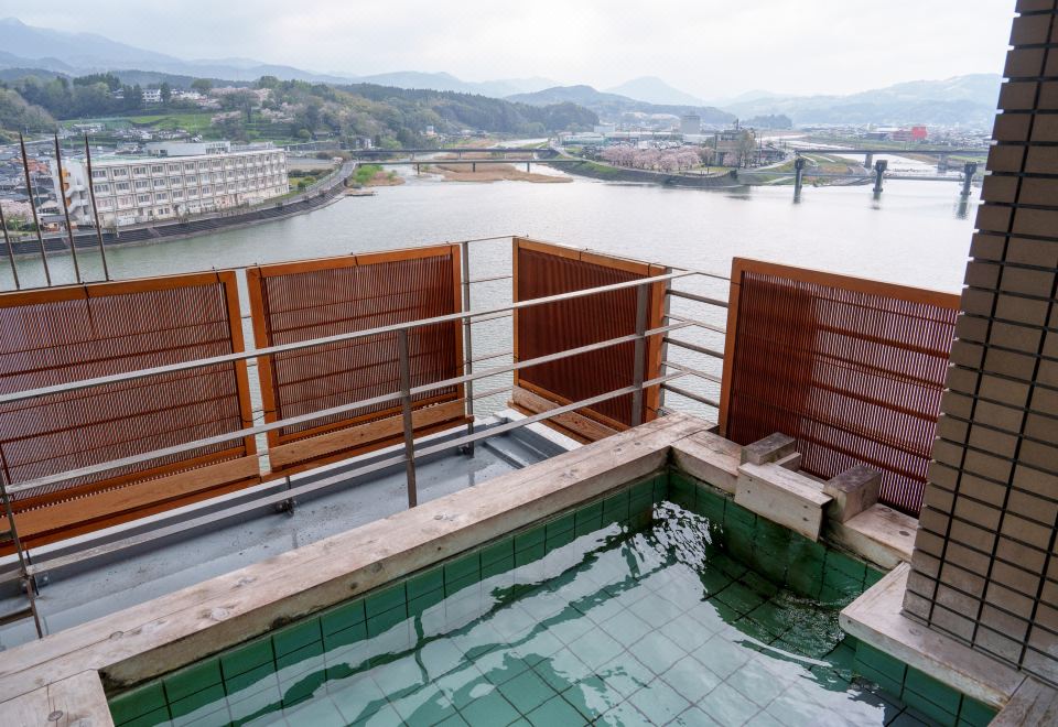 1. 히타 온센 기잔..