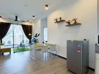 Putrajaya Antara Residence Air-Con Suite Facing Lake View Hotels near Seri Saujana Bridge