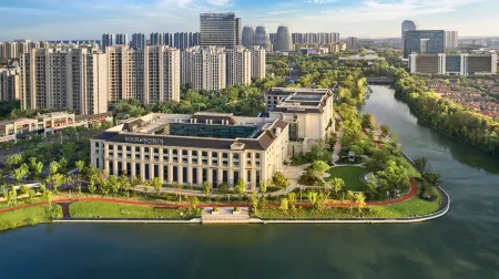 Four Points by Sheraton Huzhou Nanxun Отели рядом с достопримечательностью «Zhejiang University of Water Conservancy Hydropower (Nanzhang Campus)»