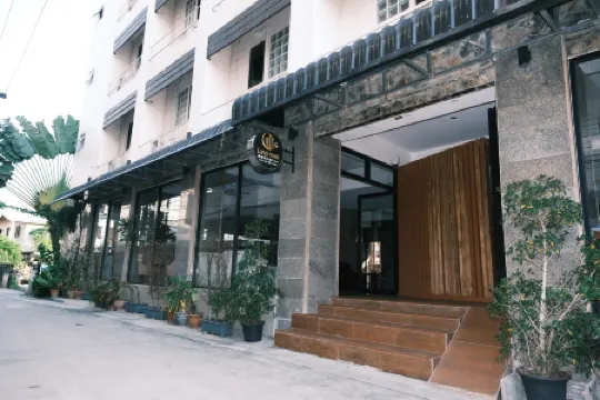 Luna Hotel Отели рядом с достопримечательностью «Альказар»