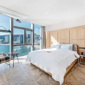 H Avenue Gwangalli Beach