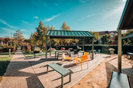 COWOOL Cergy Отели в г. Валь-д’Уаз