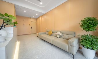 Haoting Business Hotel (Jiangjin Shuangfu Light Rail Station)