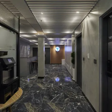 Eight rest Hostel Jong-ro Отели рядом с достопримечательностью «Ворота Хонхвамун»
