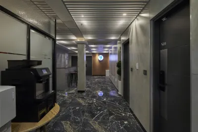 Eight rest Hostel Jong-ro Отели рядом с достопримечательностью «Парк Намсан»