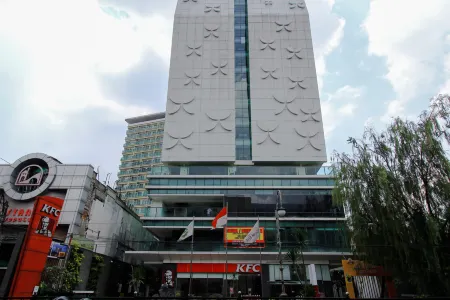 La Grande by Djitu Hospitality Отели рядом с достопримечательностью «Музей Азиатской Конференции Африки»