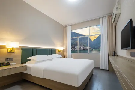 Changyang Manxin Hotel Отели рядом с достопримечательностью «Changyang Square»