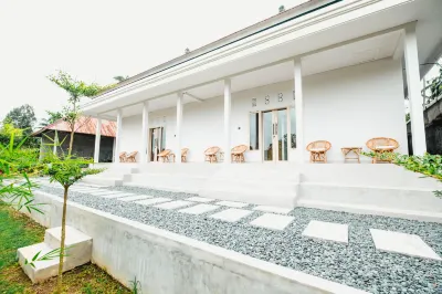Queenara Local House Hotels near Pengempu Waterfall